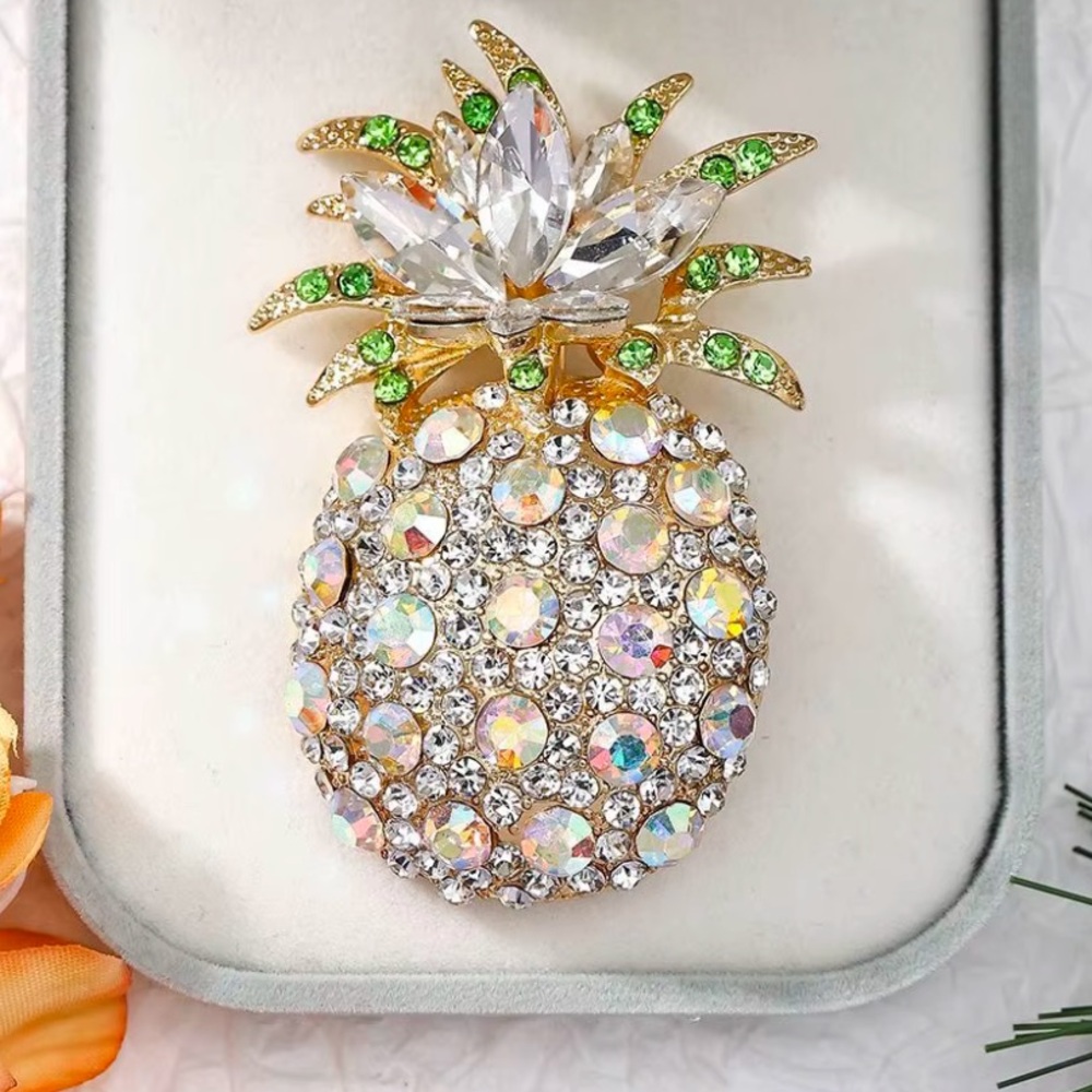 NWT Rhinestone Pineapple Brooch Pin | Gold Tone Crystal Fruit Lapel Pin